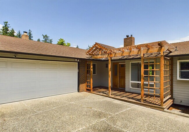 Building Photo - 16901 SE 25th St