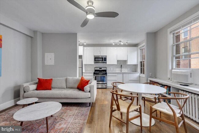 Building Photo - 1301 Longfellow St NW