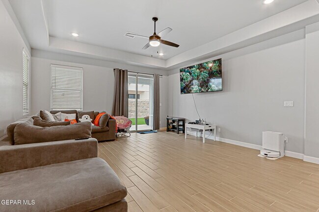 Building Photo - 824 Paseo Solar Dr