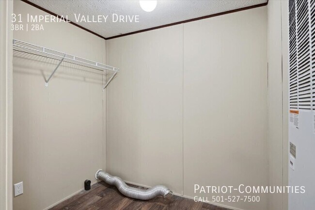 Building Photo - 31 Imperial Valley Dr