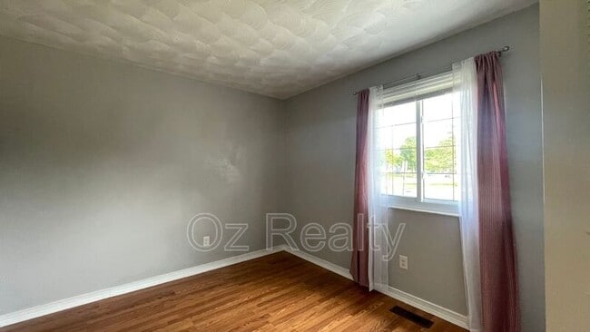 Building Photo - 551 Mallard Rd