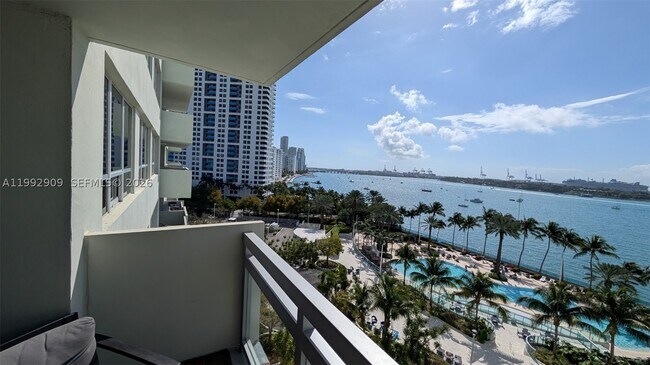 Building Photo - 1500 Bay Dr E