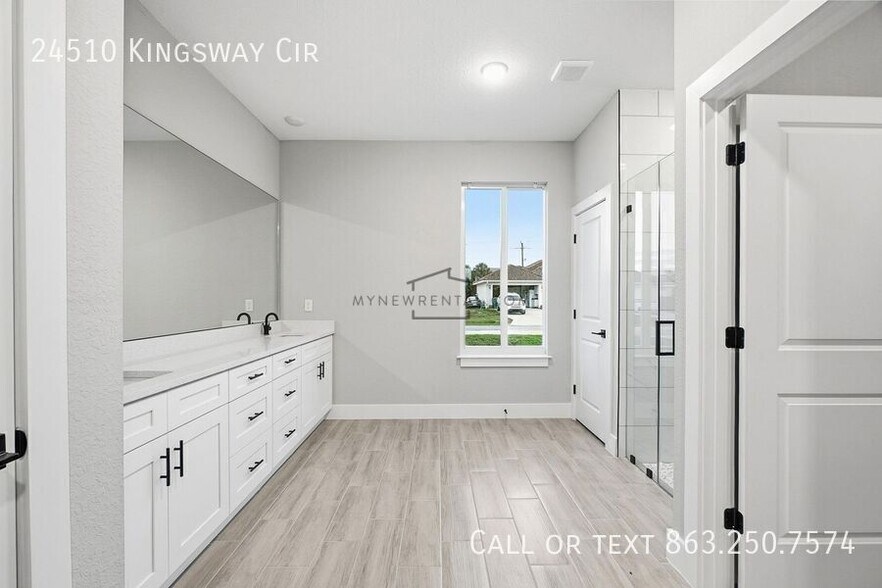 Building Photo - 24510 SW Kingsway Cir