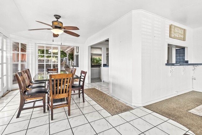 Building Photo - Charming 2BR/1BA Home with Stunning Ocean ...