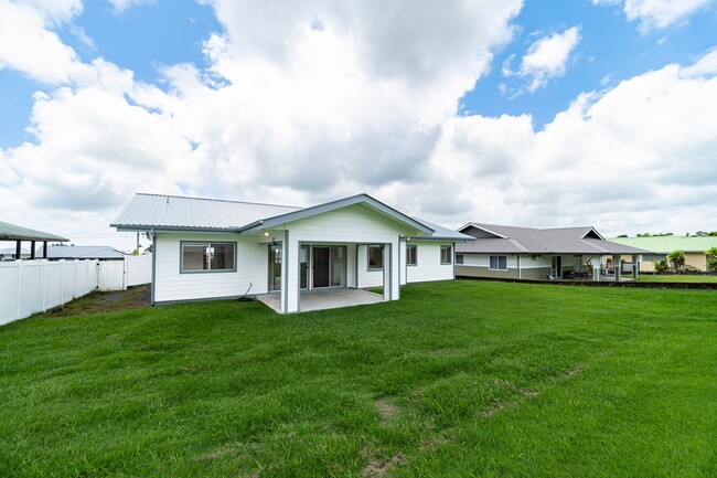 Building Photo - Available in Hilo - 3bd/2ba Home