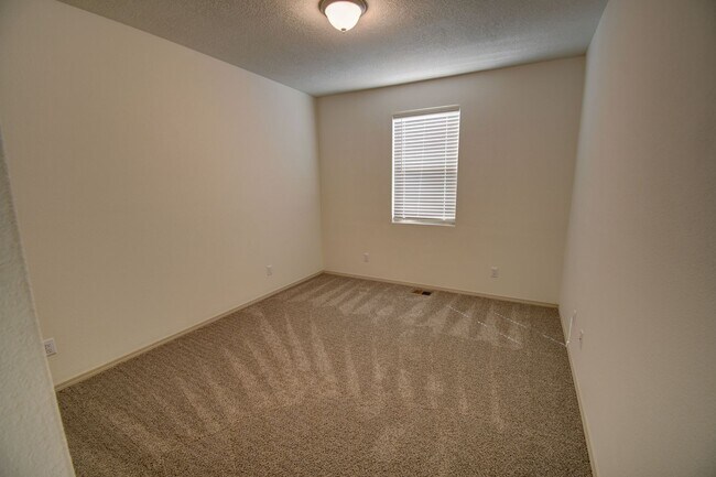 Building Photo - AMAZING SANTA FE LIVING