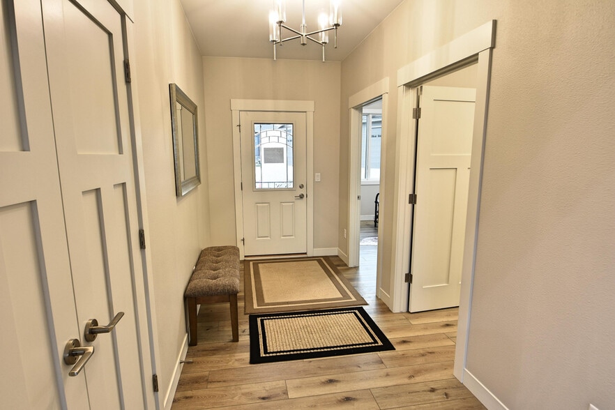 Building Photo - 6201 Tyler Pky