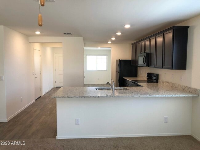 Building Photo - 25440 W Yanez Ave