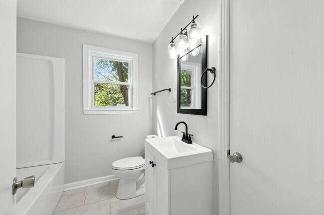 Building Photo - 3 Bedroom Pet Friendly Home For Rent Near ...