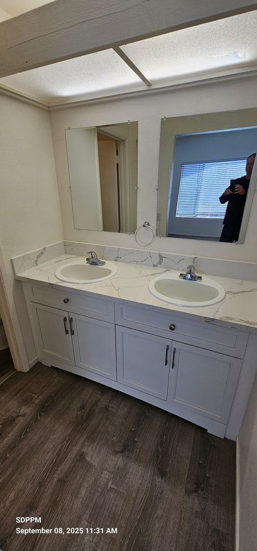 Building Photo - EL CAJON - Nice 3 Bedroom 2.5 Bath Townhou...