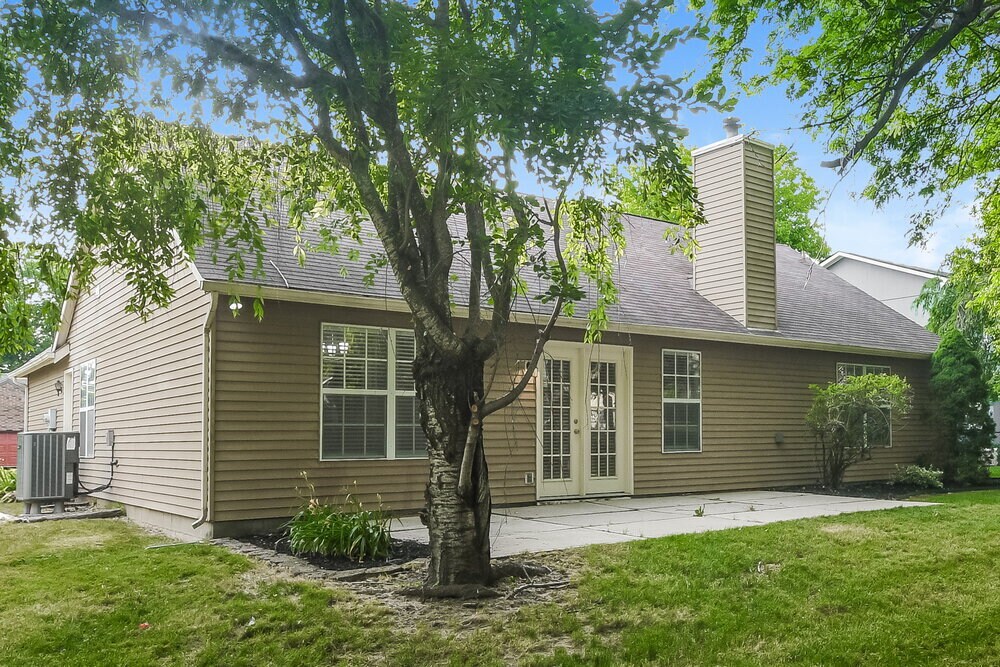 Building Photo - 7667 Bayridge Dr