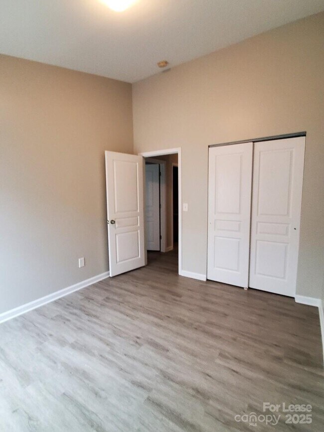 Building Photo - 12676 Persimmon Tree Dr