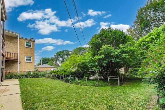 Building Photo - 4257 Oakton St