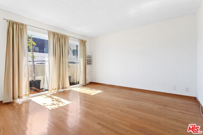 Building Photo - 11916 Goshen Ave