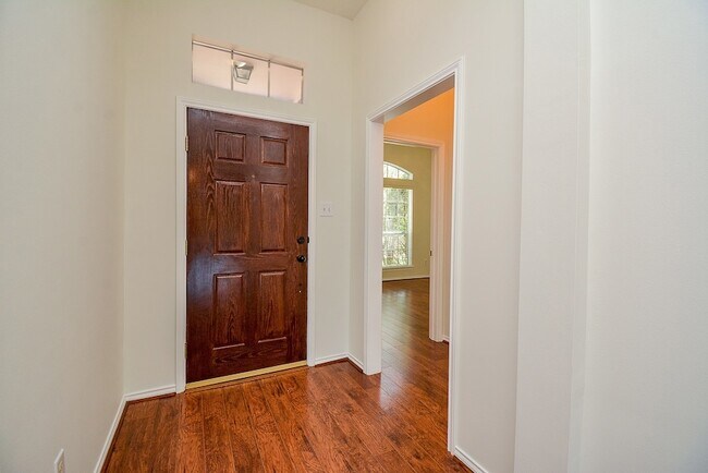 Building Photo - 3815 Summerfield Dr