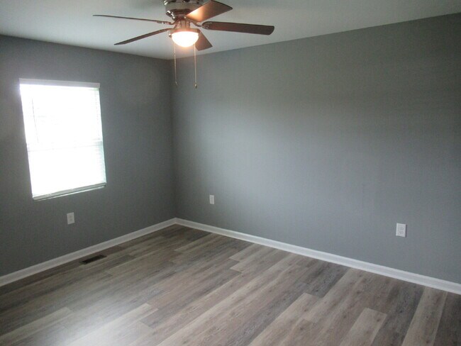 Building Photo - Great Brick Duplex Rental on the Southwest Side of Lincolnton!