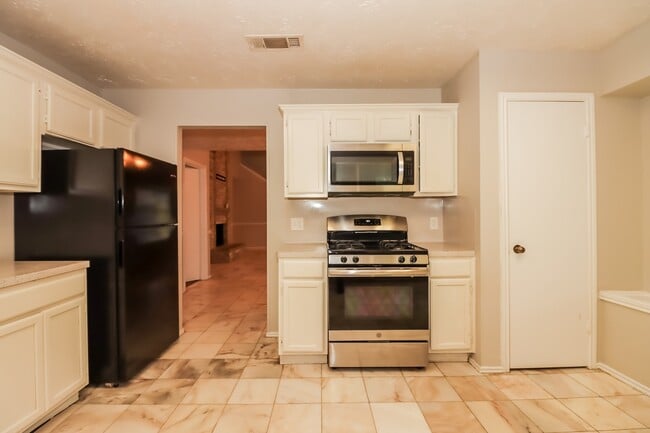 Building Photo - 12314 Meadow Ridge Dr