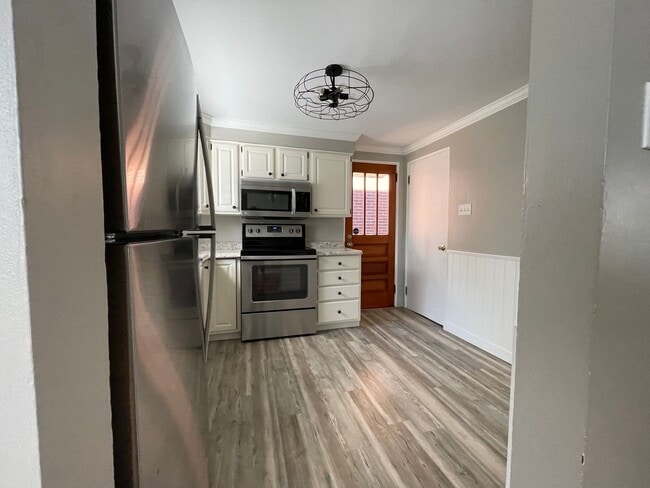 Building Photo - Comfortable 3-Bedroom Home with Private Backyard in Pittsburgh!