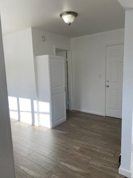 Building Photo - 1042 Main St