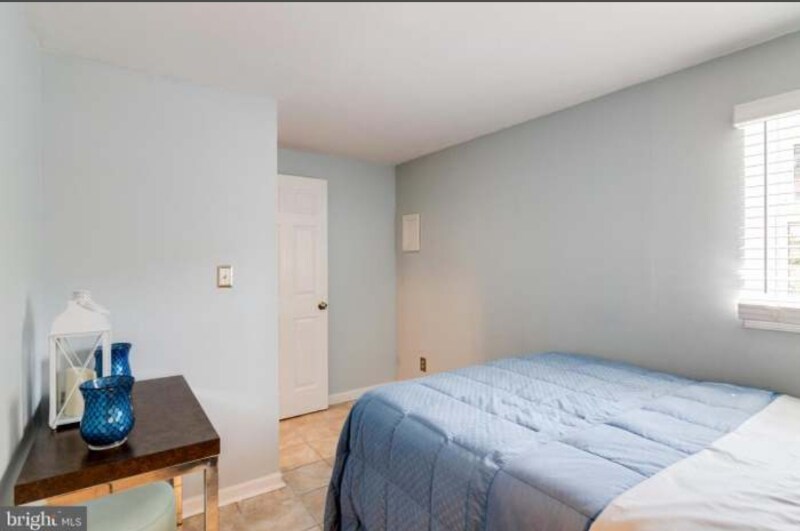 Building Photo - 1812 N Spring St