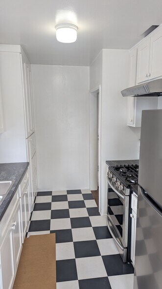 Building Photo - 803 1/2 Indiana Ave