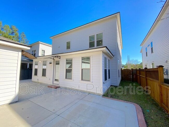 Building Photo - 225 Scholar Way