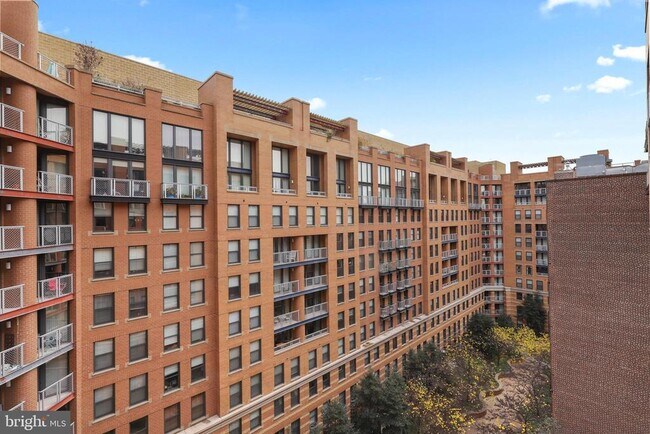 Primary Photo - 616 E St NW