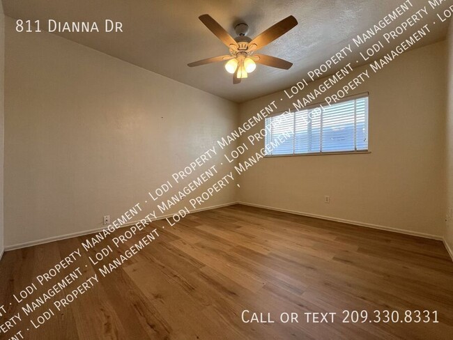 Building Photo - 811 Dianna Dr