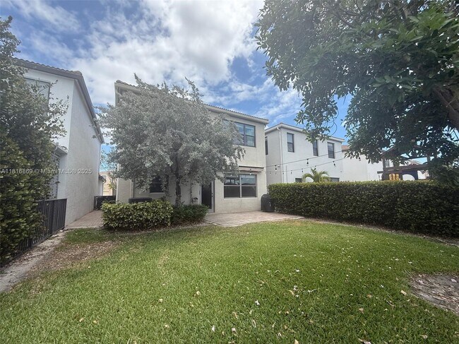 Building Photo - 704 NE 193rd St