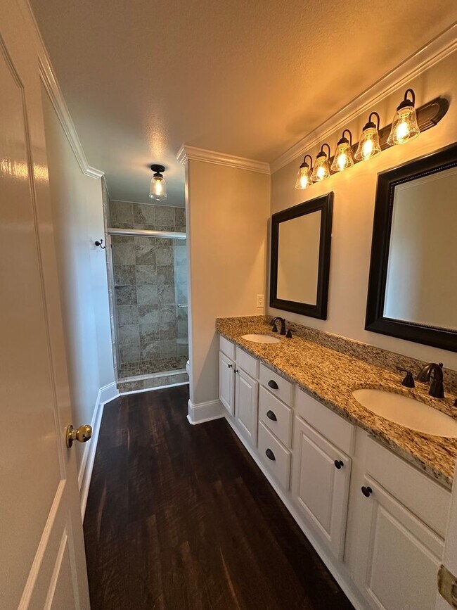 Building Photo - Gorgeous 3 Bedroom 2 Bath home in Piney Z ...