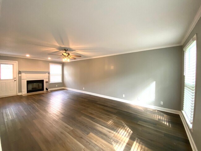 Building Photo - 1103 Rosebrook Dr