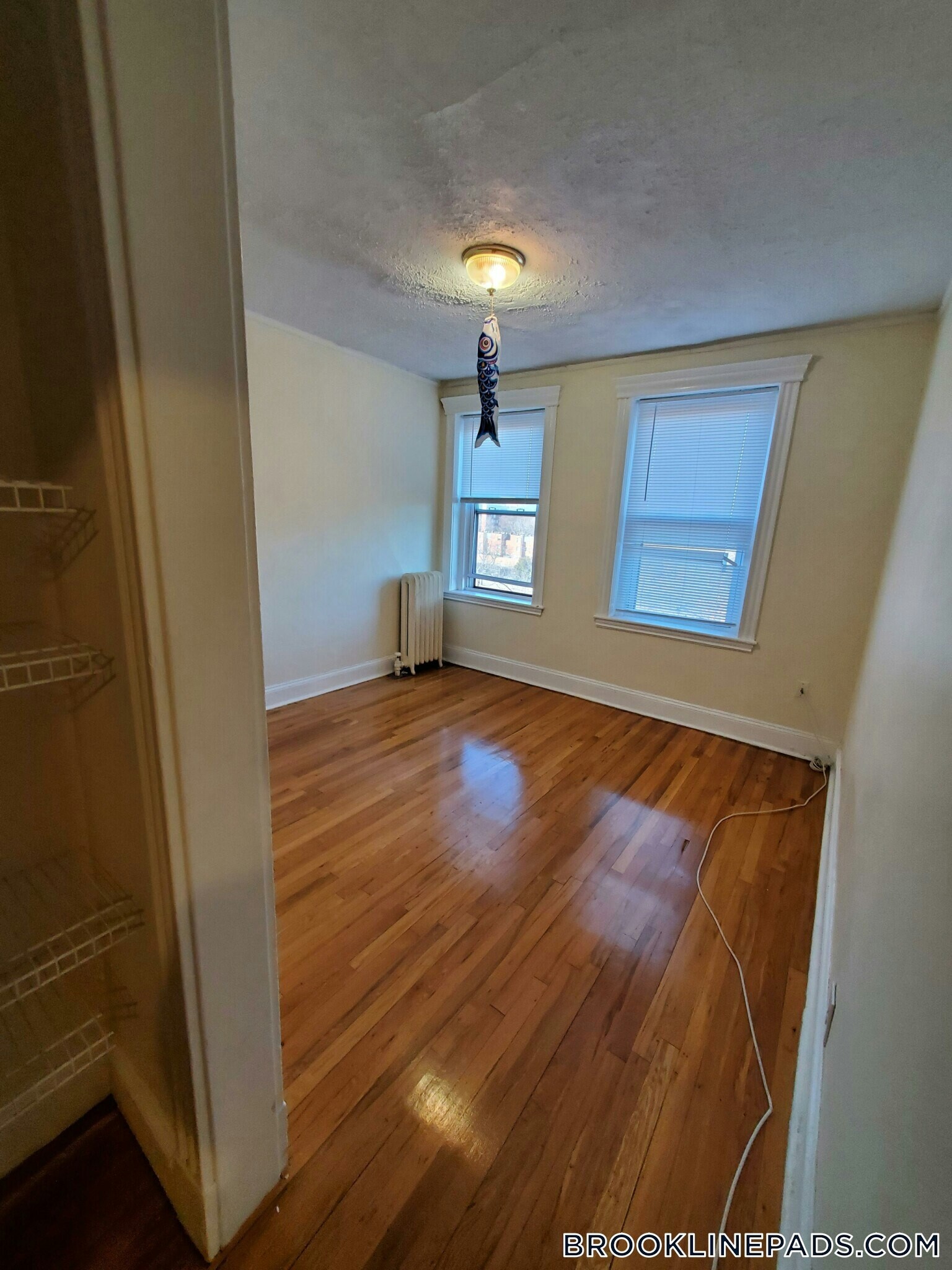 Building Photo - 352 Riverway