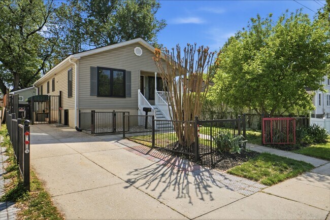 Building Photo - 3803 Allison St