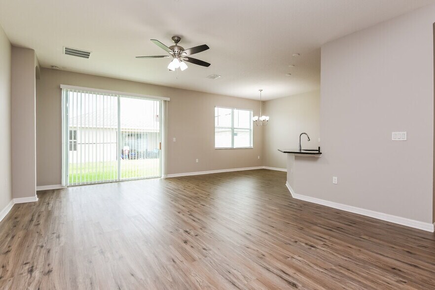 Building Photo - 636 Star Magnolia Dr