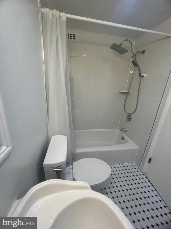 Building Photo - 3245 Rio Dr