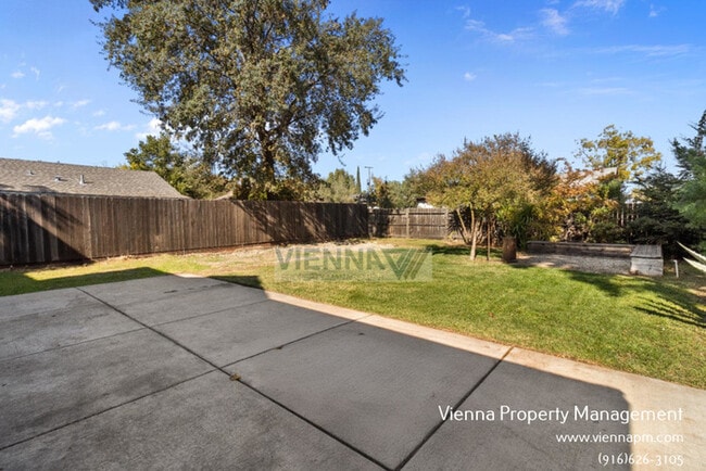 Building Photo - 108 Ash St