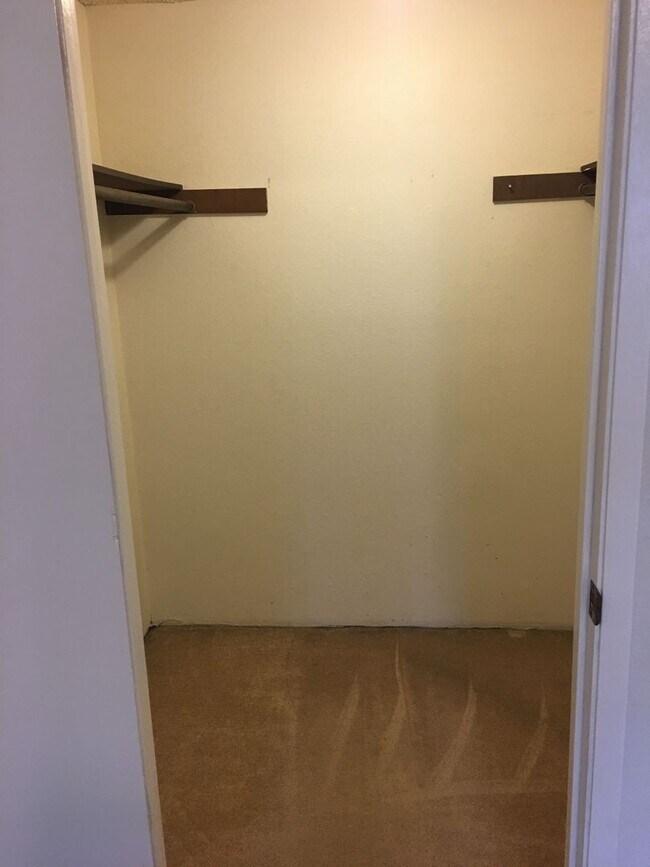 Building Photo - Newly remodeled - 2 Bed, 1 Bath apartment in downtown Port Angeles