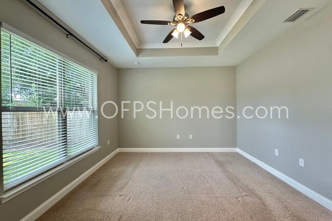 Building Photo - 216 Green Dr