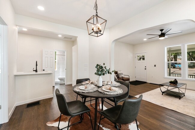 Building Photo - 227 N Walnut St