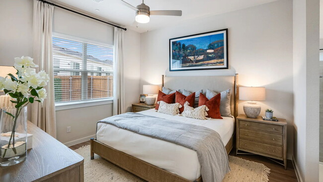 Building Photo - North Elm Street, Denton, TX 76207 - 2 BR 2 BA house