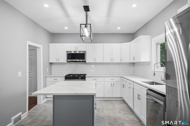 Building Photo - 275 Riverview Ave