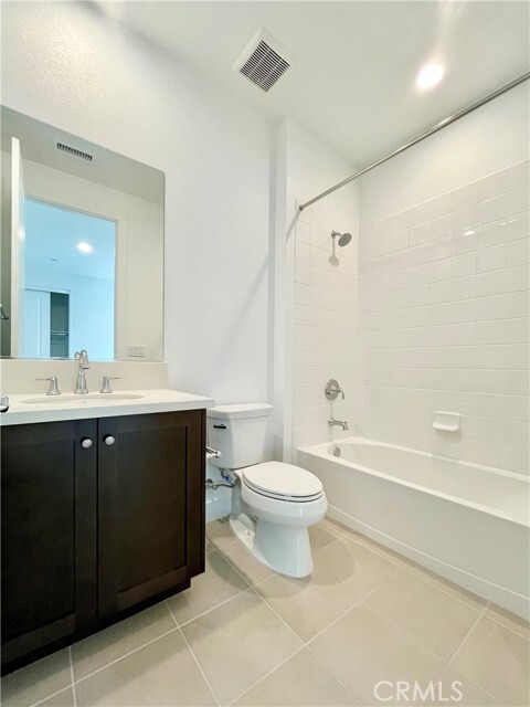 Building Photo - 27511 Elderberry Dr