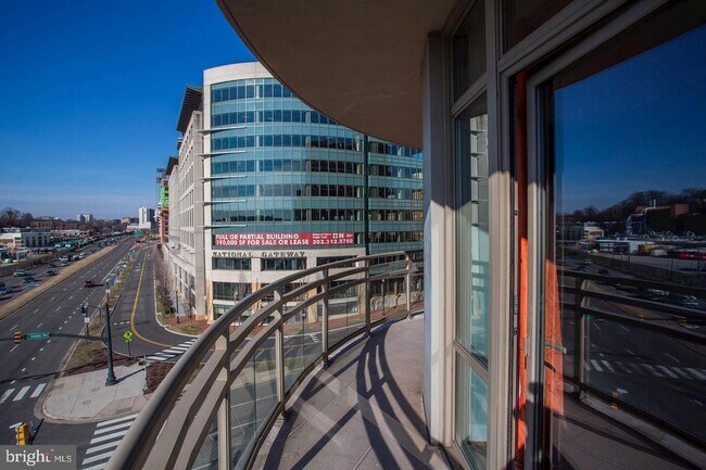 Building Photo - 3600 S Glebe Rd