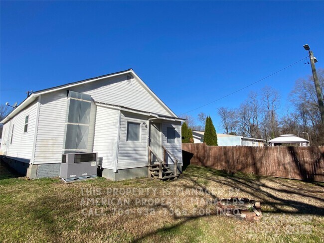 Building Photo - 303 Southern St