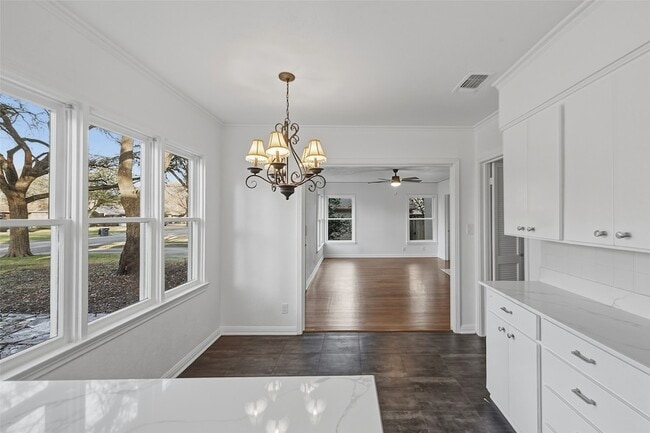 Building Photo - 6417 Darwood Ave