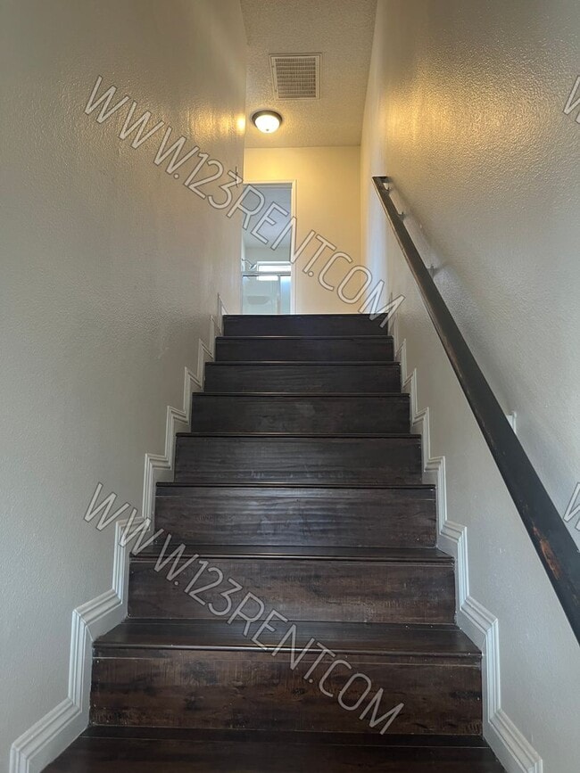 Building Photo - 2BD/1.5BTH TOWNHOUSE WEST LANCASTER