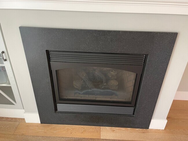 Building Photo - VERY NICELY UPDATED 3 BED, 2 BATHROOM, & 2...