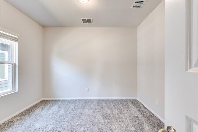 Building Photo - 141 Yellowstone Dr