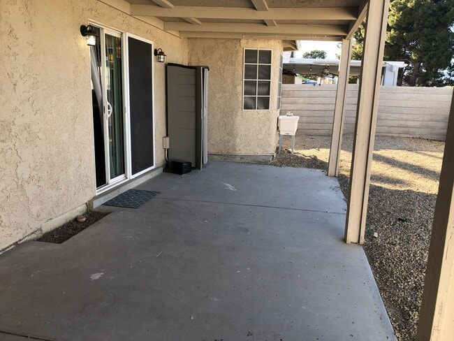 Building Photo - 4 BEDROOM / 2 BATH SINGLE FAMILY HOME W/ CASITA