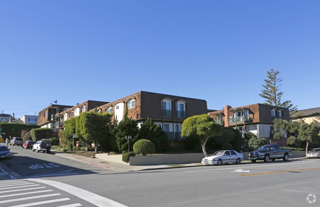 Primary Photo - The Chateau Apartments